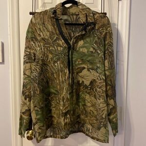 Realtree zip front lightweight big shirt. Men’s
M/L, tag has been removed